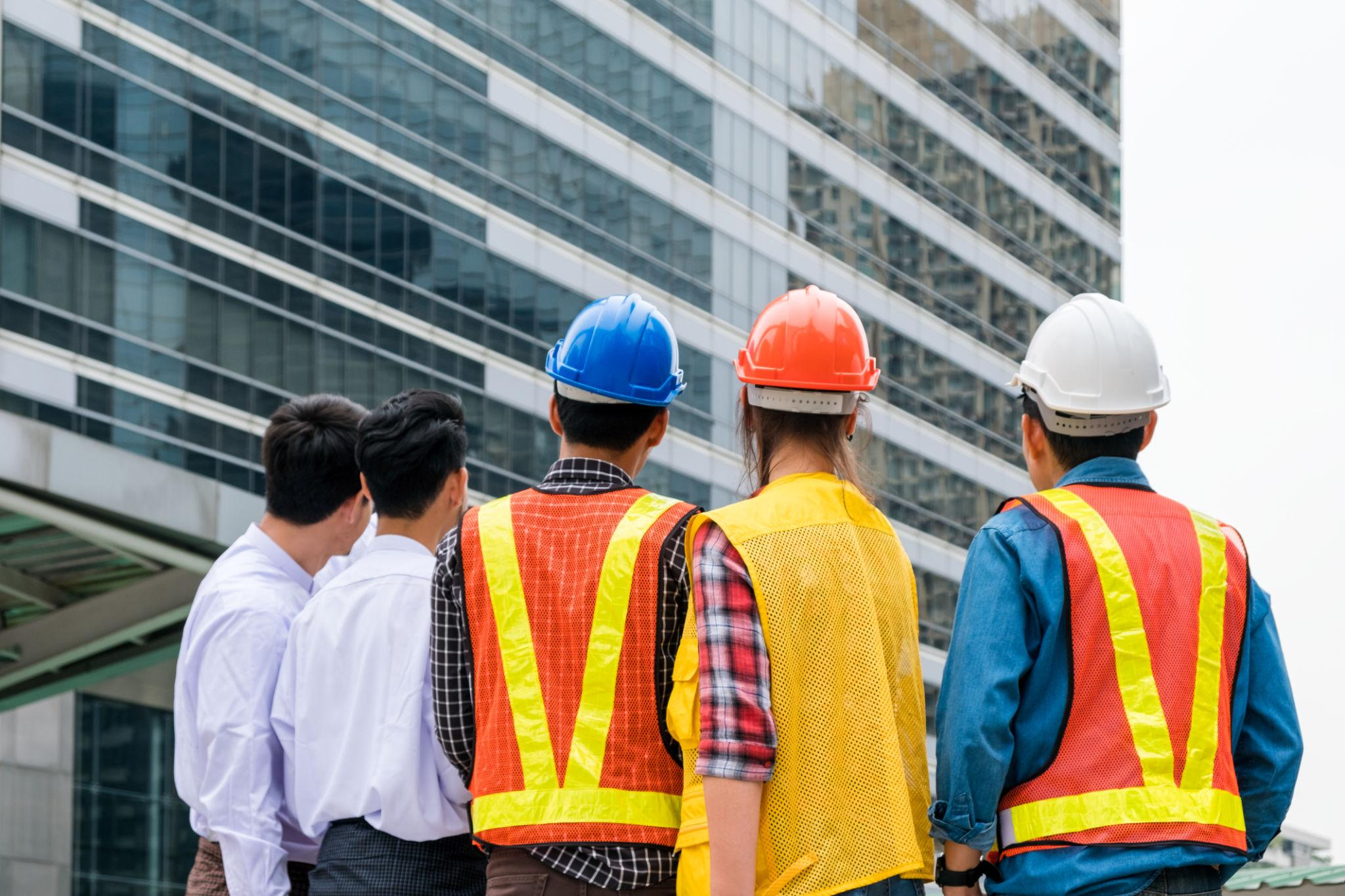 ĐỒNG HÀNH VỚI DOANH NGHIỆP TRONG VÀ NGOÀI NƯỚC 